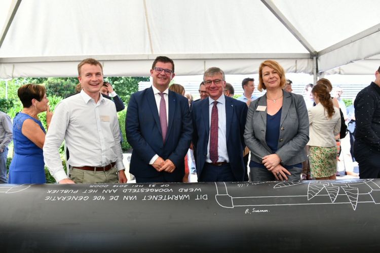 Janssen Pharmaceutica van start met het eerste industriële warmtenet van de vierde generatie in Vlaanderen. Janssen Pharmaceutica van start met het eerste industriële warmtenet van de vierde generatie in Vlaanderen.